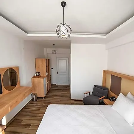 Estia Hotell 3*