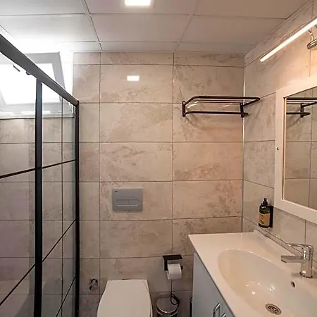 Estia Hotell 3*
