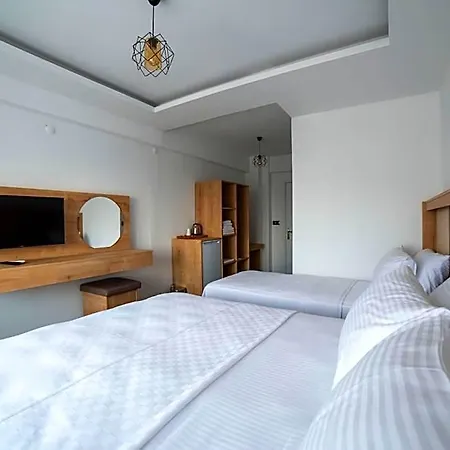 Estia Hotell 3*